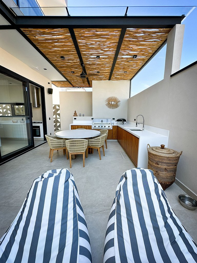 Piscina aquecida, hidro, espaço gourmet e vista