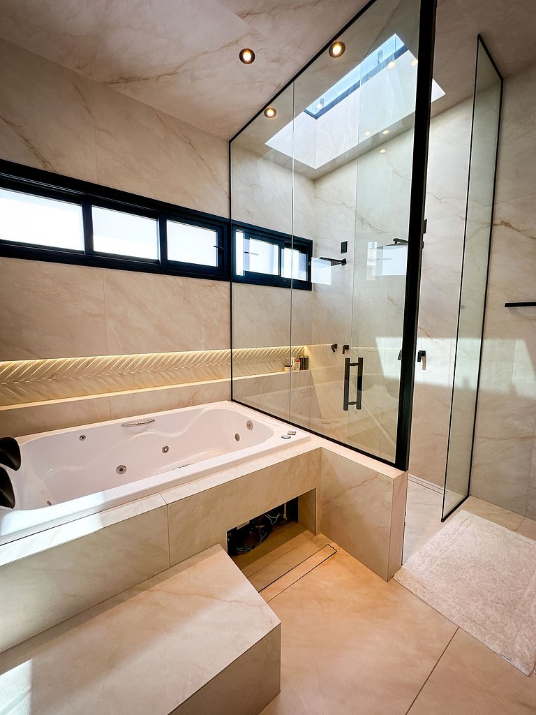 Piscina aquecida, hidro, espaço gourmet e vista
