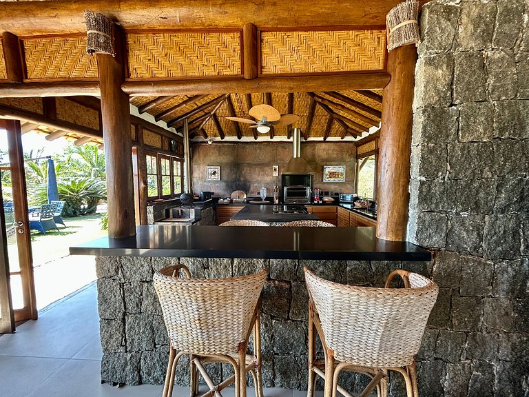 Piscina, espaço gourmet climatizado, vista mar
