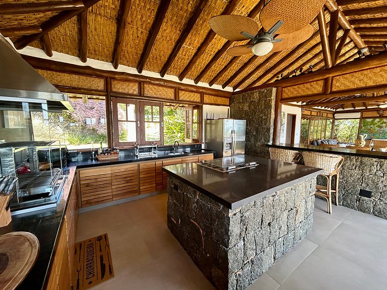 Piscina, espaço gourmet climatizado, vista mar
