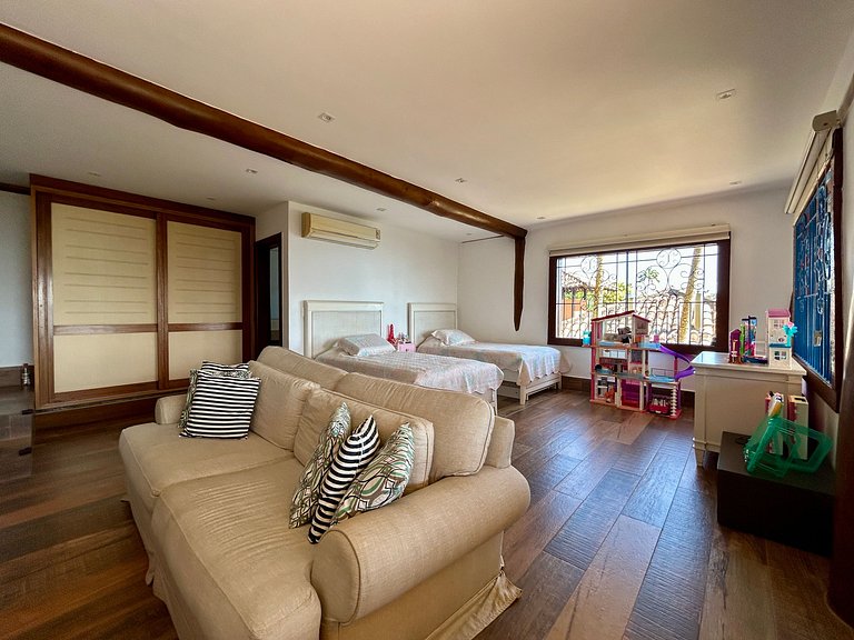 Piscina, espaço gourmet climatizado, vista mar