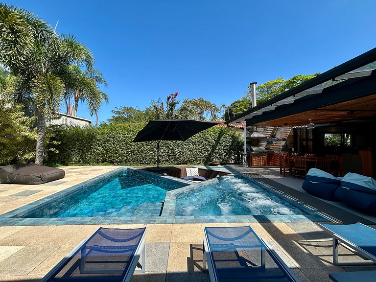 Casa de Alto Padrão no Condomínio Palmares – Frente ao Mar e