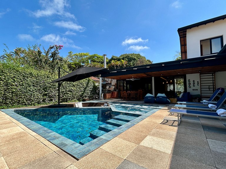 Casa de Alto Padrão no Condomínio Palmares – Frente ao Mar e