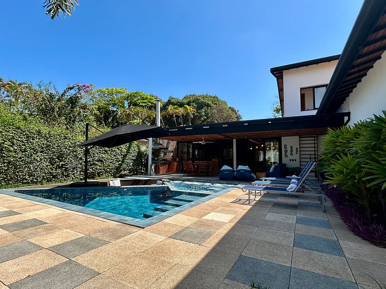 Casa de Alto Padrão no Condomínio Palmares – Frente ao Mar e