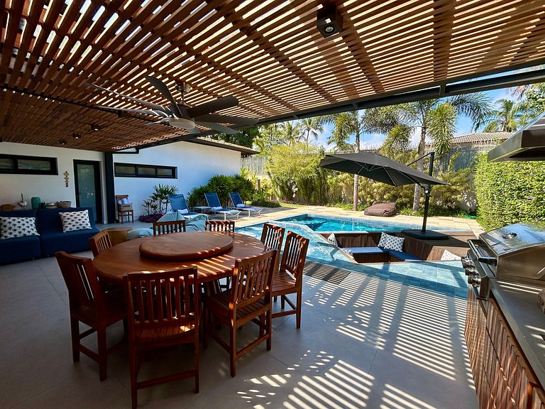 Casa de Alto Padrão no Condomínio Palmares – Frente ao Mar e