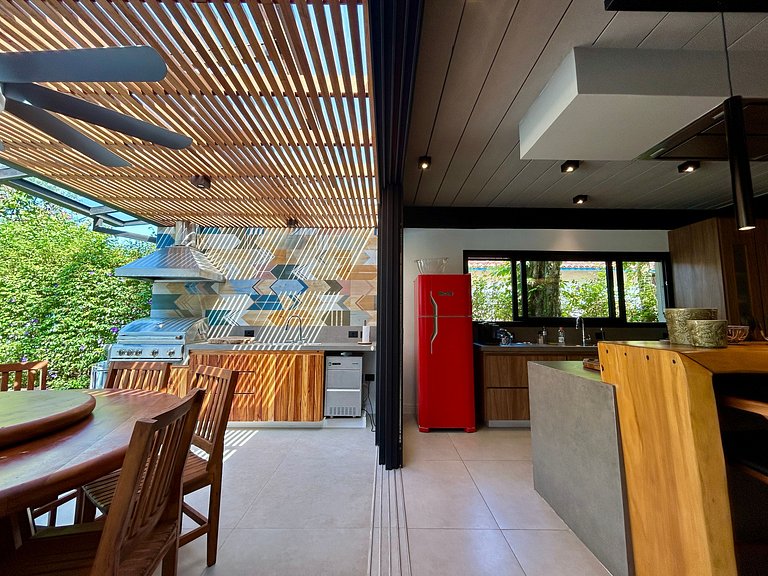 Casa de Alto Padrão no Condomínio Palmares – Frente ao Mar e