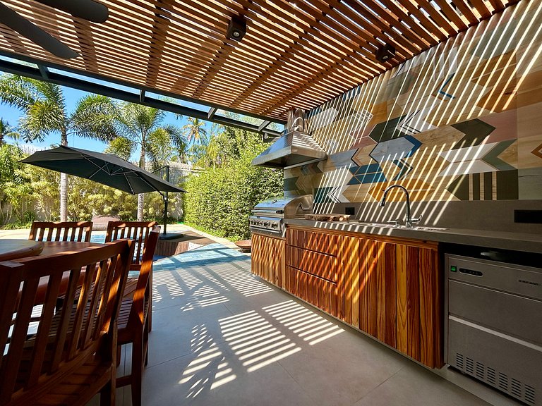 Casa de Alto Padrão no Condomínio Palmares – Frente ao Mar e