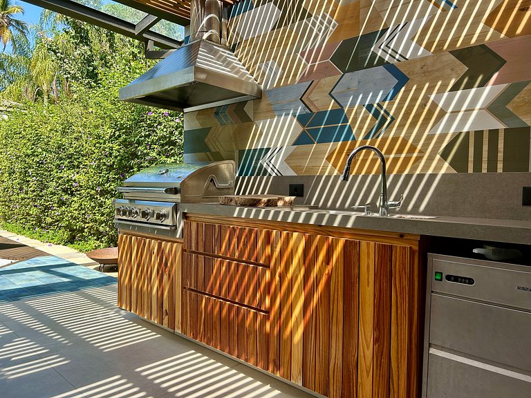 Casa de Alto Padrão no Condomínio Palmares – Frente ao Mar e