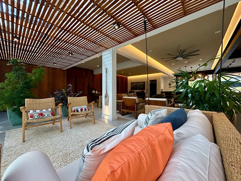 Casa de Alto Padrão no Condomínio Palmares – Frente ao Mar e