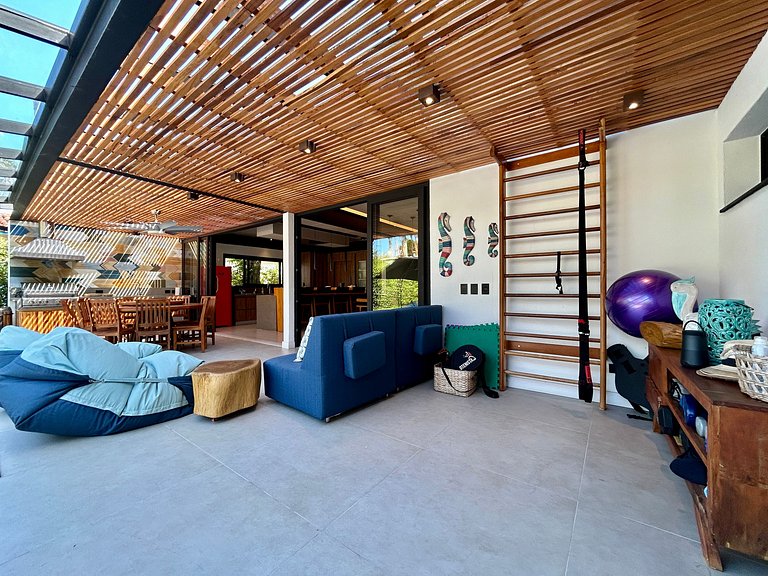 Casa de Alto Padrão no Condomínio Palmares – Frente ao Mar e