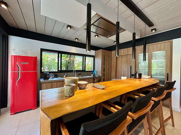 Casa de Alto Padrão no Condomínio Palmares – Frente ao Mar e