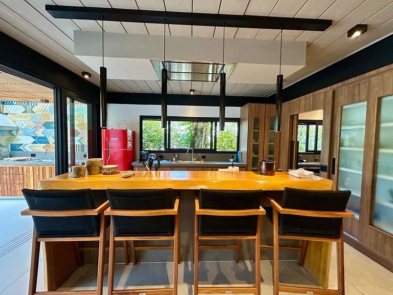 Casa de Alto Padrão no Condomínio Palmares – Frente ao Mar e