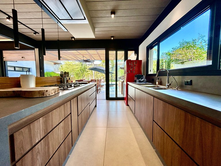 Casa de Alto Padrão no Condomínio Palmares – Frente ao Mar e