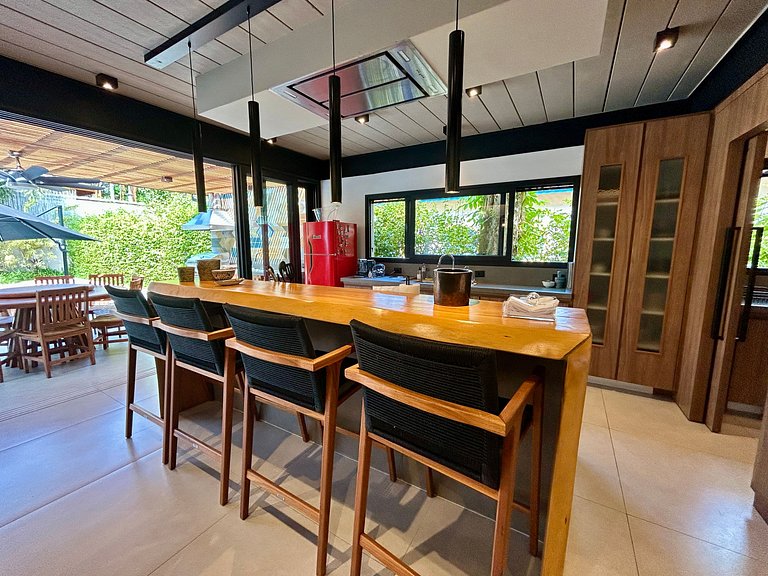 Casa de Alto Padrão no Condomínio Palmares – Frente ao Mar e