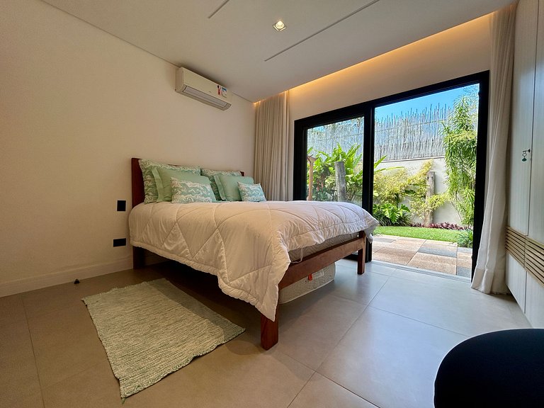 Casa de Alto Padrão no Condomínio Palmares – Frente ao Mar e