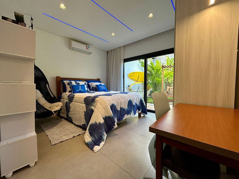 Casa de Alto Padrão no Condomínio Palmares – Frente ao Mar e