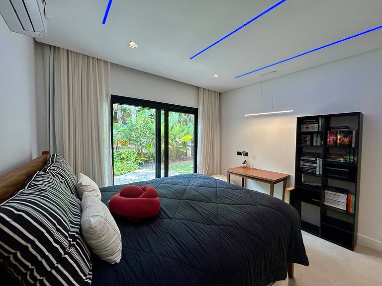 Casa de Alto Padrão no Condomínio Palmares – Frente ao Mar e