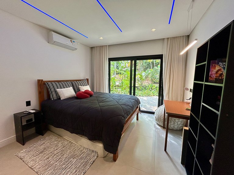 Casa de Alto Padrão no Condomínio Palmares – Frente ao Mar e