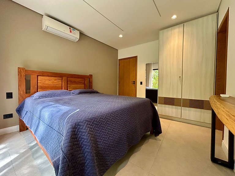 Casa de Alto Padrão no Condomínio Palmares – Frente ao Mar e