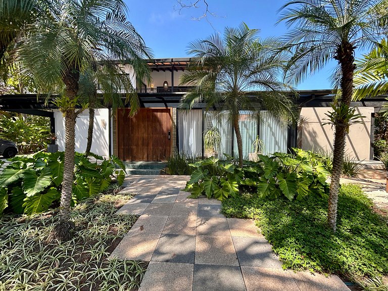 Casa de Alto Padrão no Condomínio Palmares – Frente ao Mar e