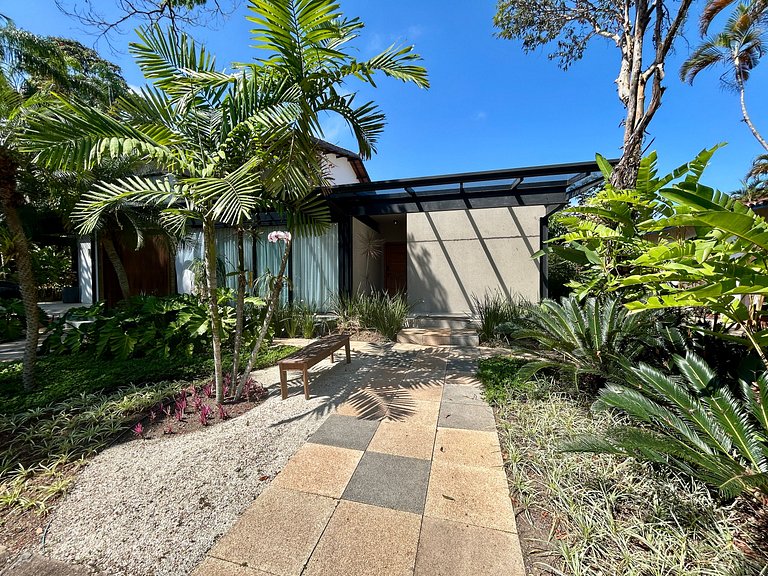 Casa de Alto Padrão no Condomínio Palmares – Frente ao Mar e