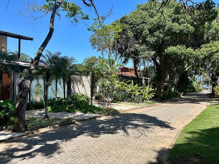 Casa de Alto Padrão no Condomínio Palmares – Frente ao Mar e