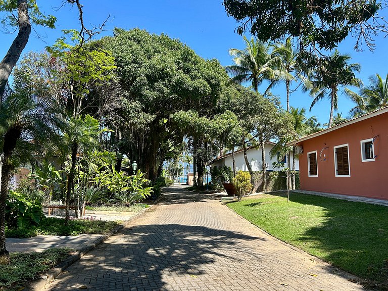 Casa de Alto Padrão no Condomínio Palmares – Frente ao Mar e