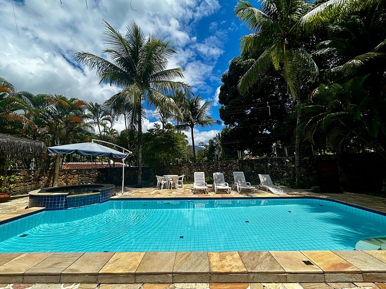 A 50m da praia Itaguassu, piscina, churrasqueira