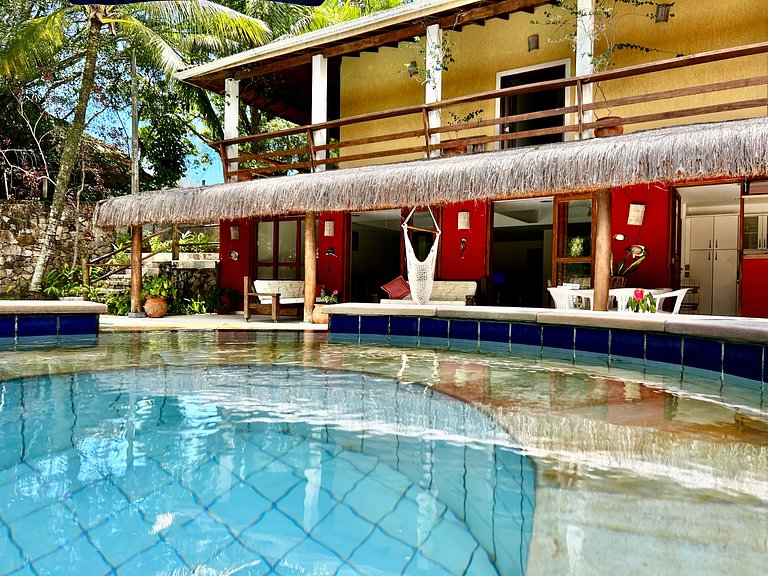 A 50m da praia Itaguassu, piscina, churrasqueira