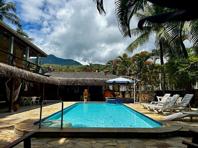 A 50m da praia Itaguassu, piscina, churrasqueira