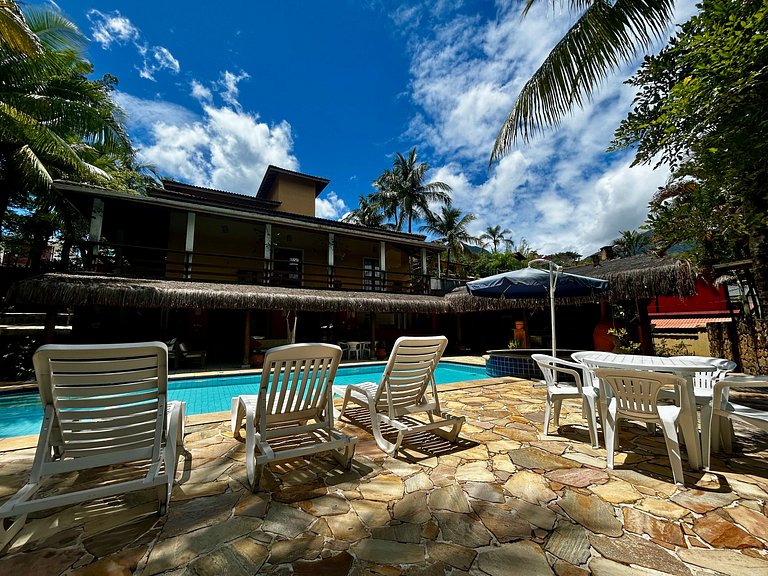 A 50m da praia Itaguassu, piscina, churrasqueira