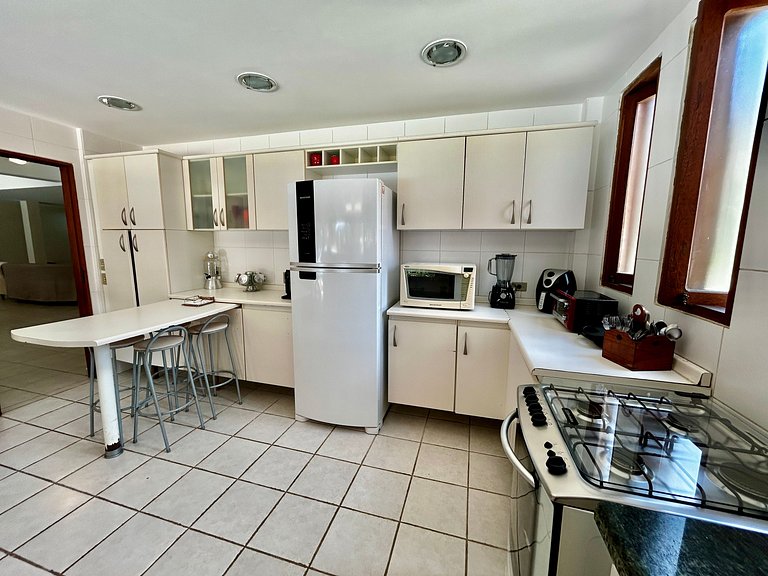 A 50m da praia Itaguassu, piscina, churrasqueira