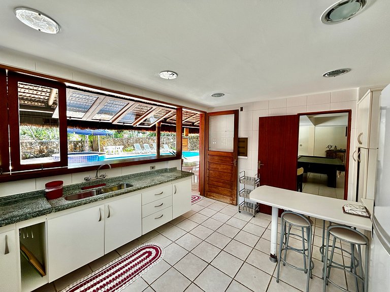 A 50m da praia Itaguassu, piscina, churrasqueira