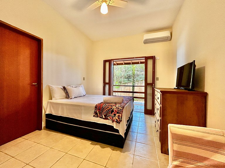 A 50m da praia Itaguassu, piscina, churrasqueira