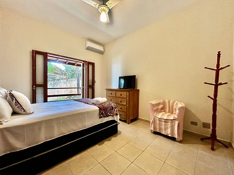 A 50m da praia Itaguassu, piscina, churrasqueira