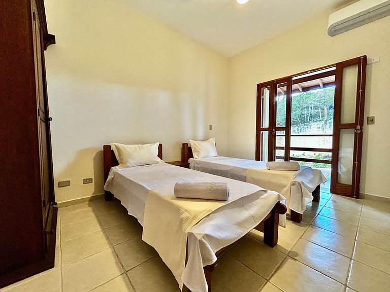 A 50m da praia Itaguassu, piscina, churrasqueira