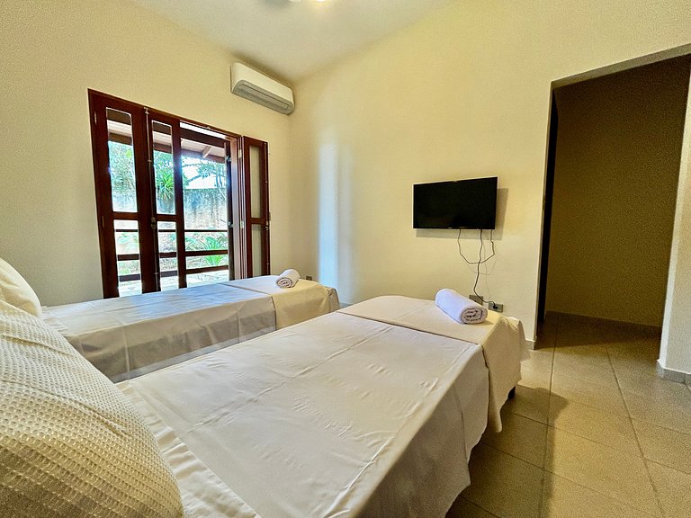 A 50m da praia Itaguassu, piscina, churrasqueira