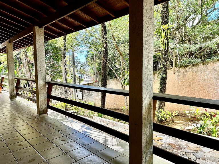 A 50m da praia Itaguassu, piscina, churrasqueira