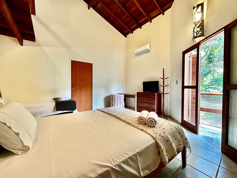 A 50m da praia Itaguassu, piscina, churrasqueira