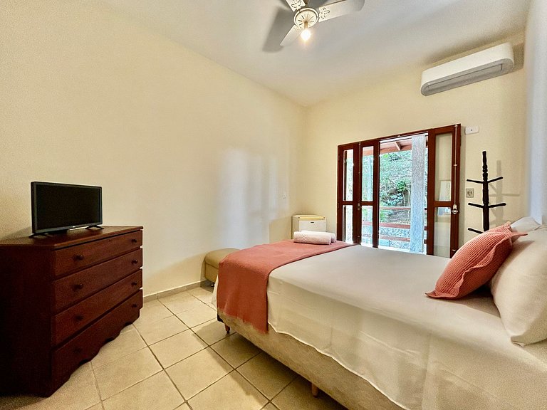 A 50m da praia Itaguassu, piscina, churrasqueira