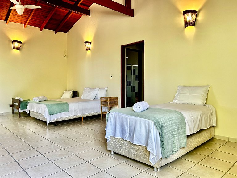 A 50m da praia Itaguassu, piscina, churrasqueira