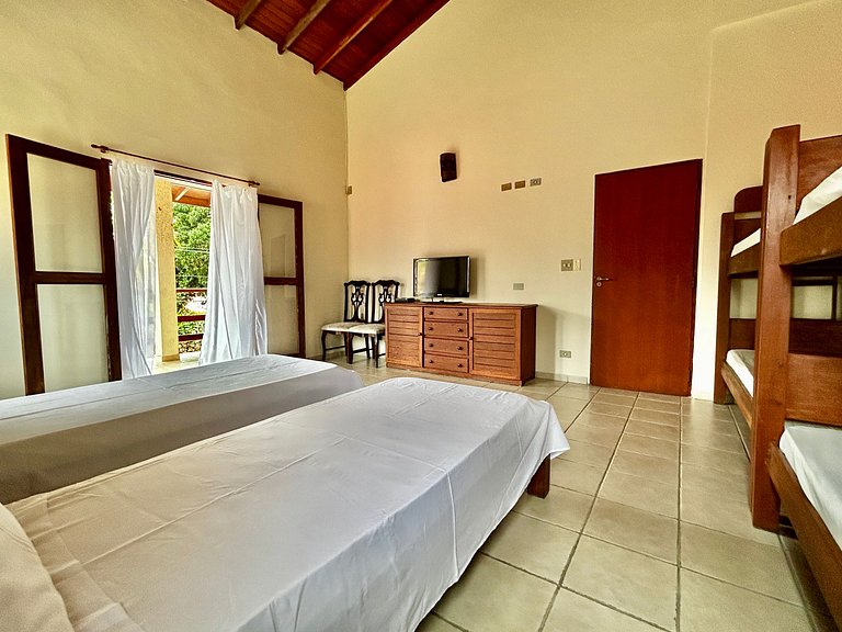 A 50m da praia Itaguassu, piscina, churrasqueira