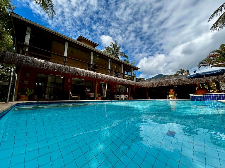 A 50m da praia Itaguassu, piscina, churrasqueira