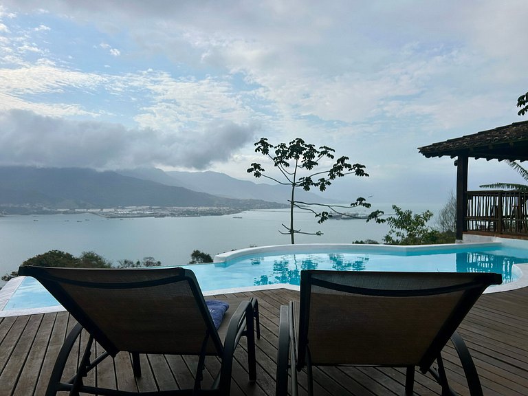 Vista deslumbrante, piscina e espaço gourmet