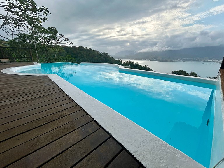 Vista deslumbrante, piscina e espaço gourmet