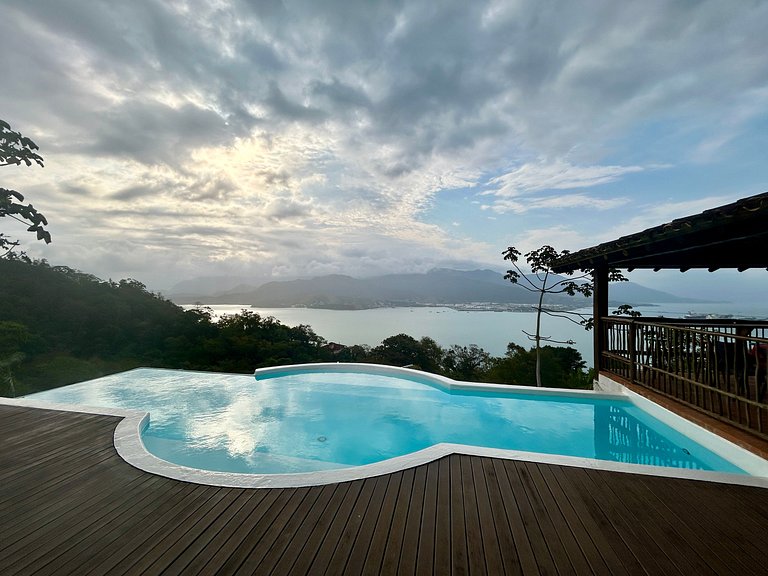 Vista deslumbrante, piscina e espaço gourmet