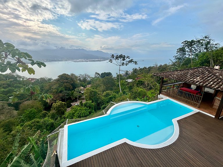 Vista deslumbrante, piscina e espaço gourmet