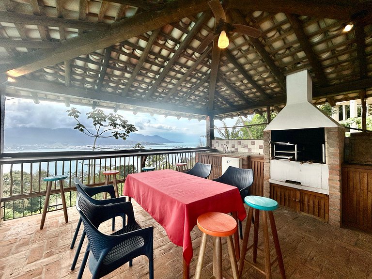 Vista deslumbrante, piscina e espaço gourmet