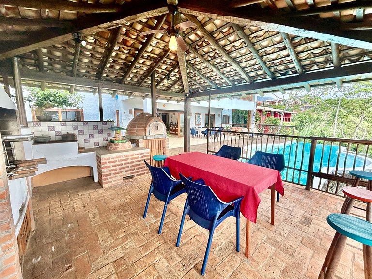 Vista deslumbrante, piscina e espaço gourmet