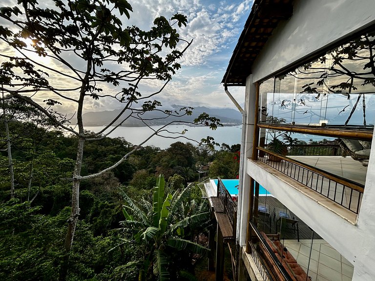 Vista deslumbrante, piscina e espaço gourmet
